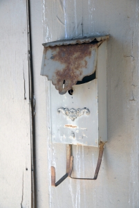 picture of old mailbox