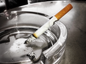 picture of a cigarette in an ash tray
