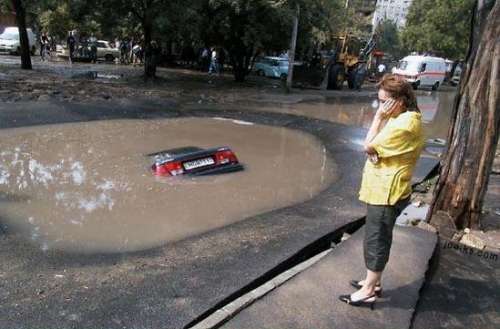 Funny Pictures of Car in Sink Hole