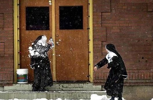 Funny Pictures of Nun Snowball Fight