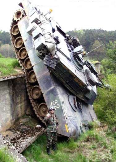 Funny Pictures of Army Tank On Nose