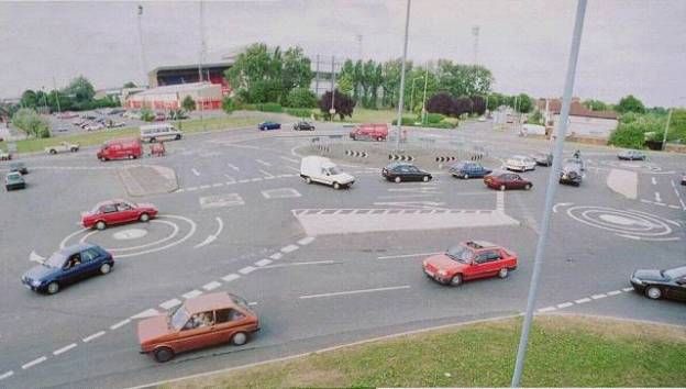 Another funny traffic circle picture.