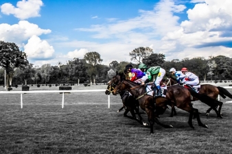 A joke about a Rabbi, a hat, and horse racing