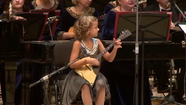 Anastasiia Tiurina (7 years) "Valenki" balalaika