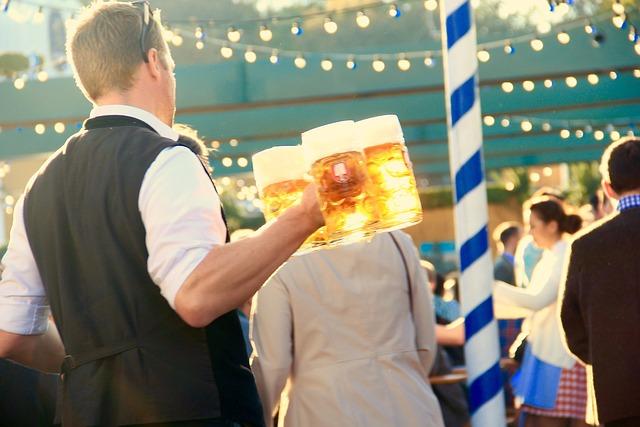 waiter octoberfest