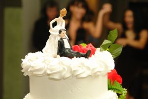 A picture of a wedding cake