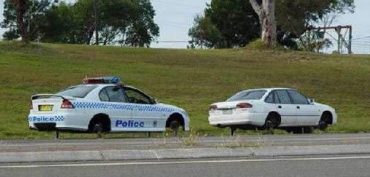 Funny Pictures of Police Car With Stolen Tires