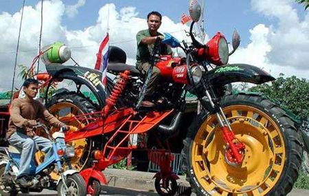 Funny Pictures of Huge Motorcycle