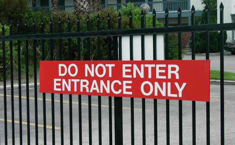 Funny Pictures of Do Not Enter Entrance Sign